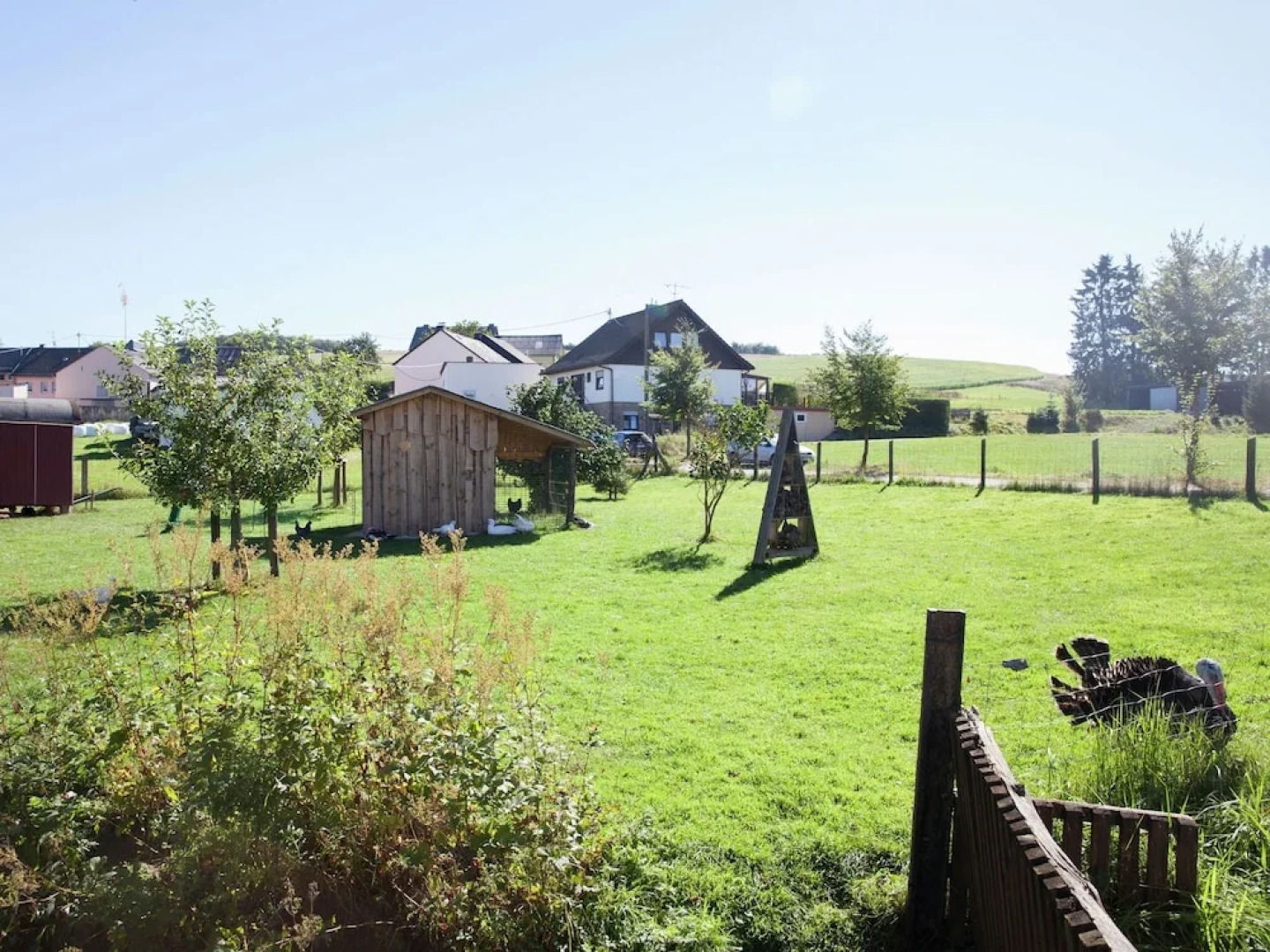 Serene Apartment near Lake in Halenfeld
