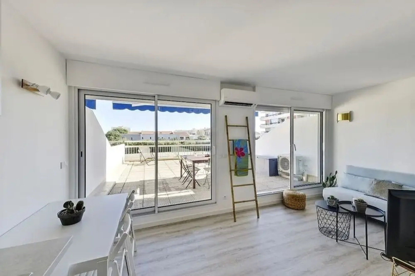 Splendide T2 piscine terrasse clim