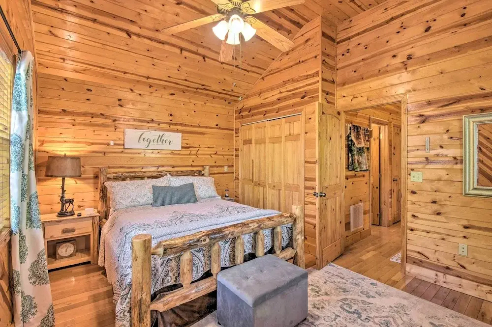 Cozy Hiawassee Cabin w/ Fire Pit & Mtn Views!