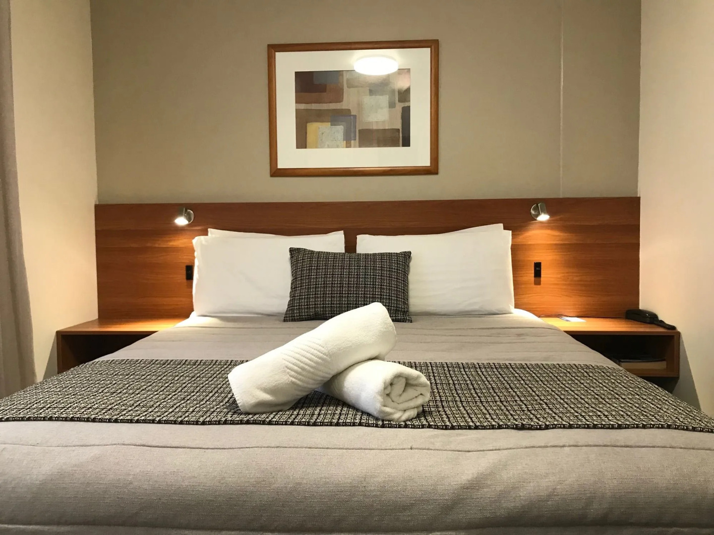 Ventura Inn & Suites Hamilton