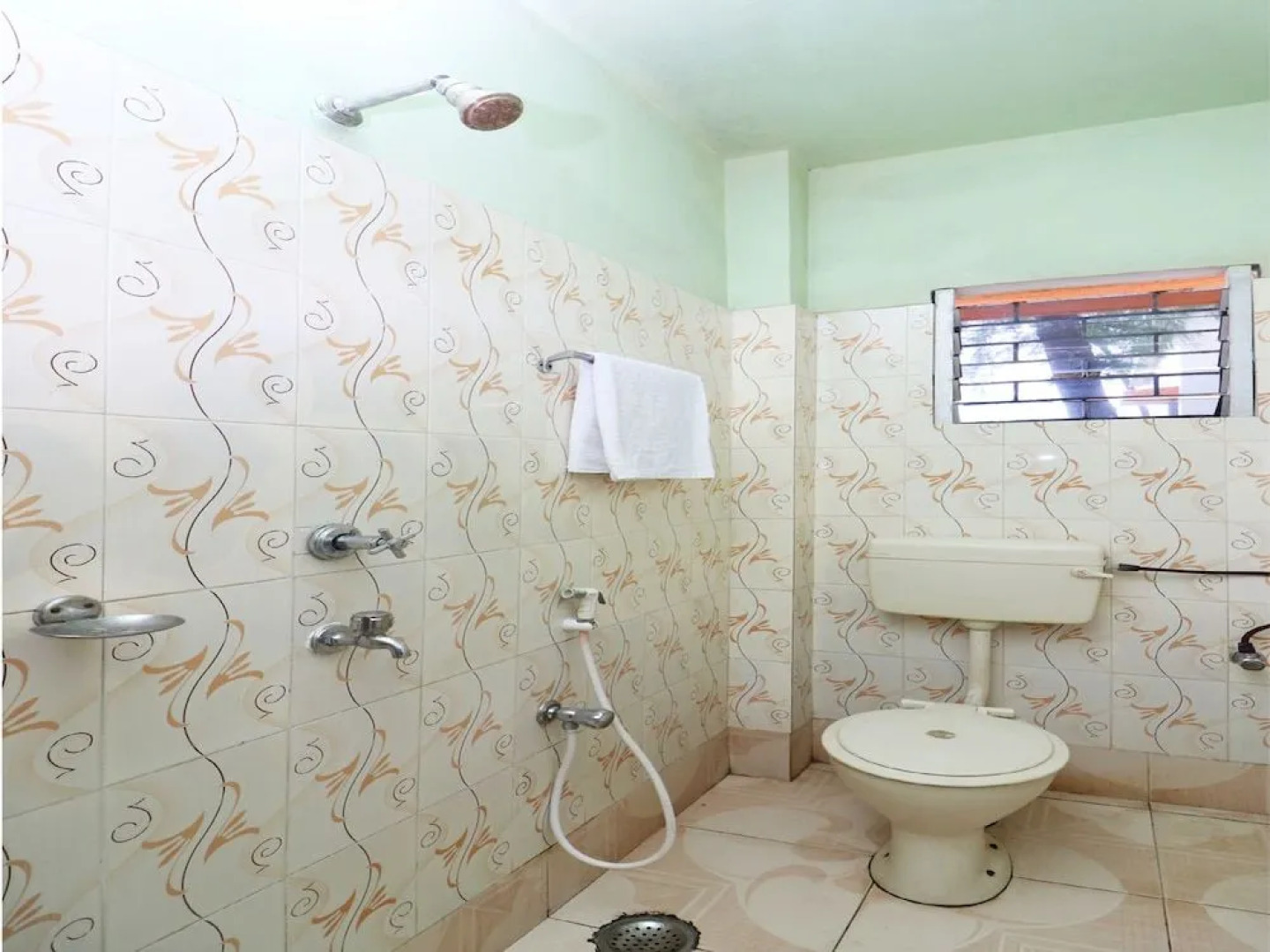 OYO 16101 Samrat Holiday Inn