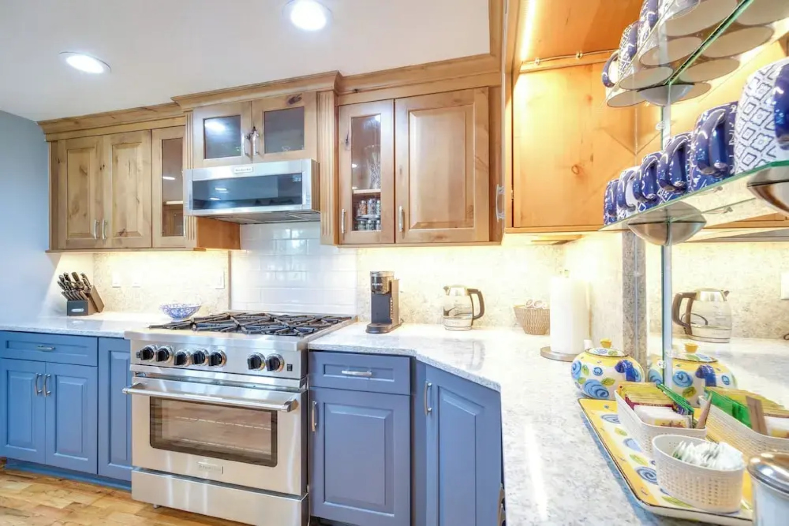 Lovely Riverfront Grants Pass Home: Pool & Hot Tub