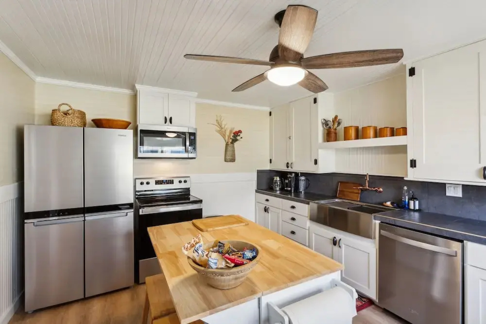 Charming Downtown Mccloud Retreat 2 Bedroom Home