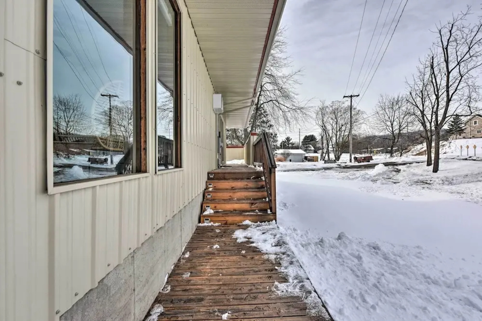 Pet-friendly Retreat w/ Deck: Steps to Marina!