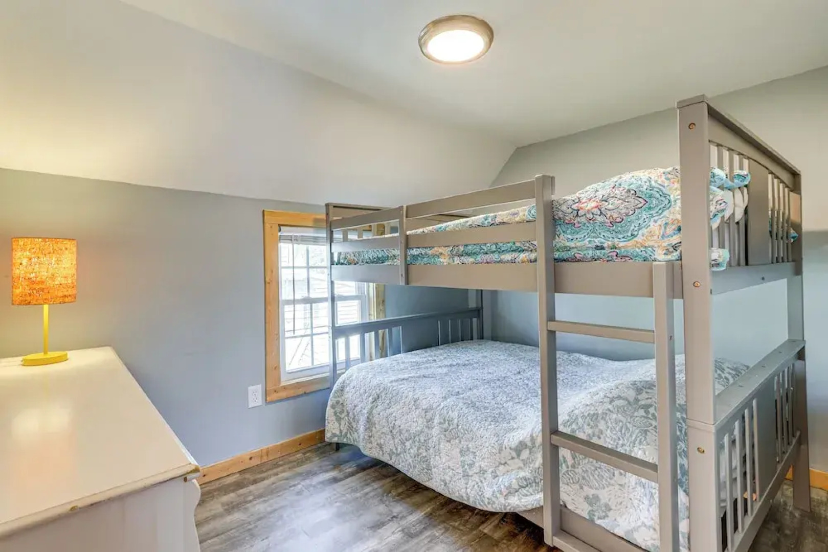 Walk to Hawk's Nest Beach: Coastal Old Lyme Apt