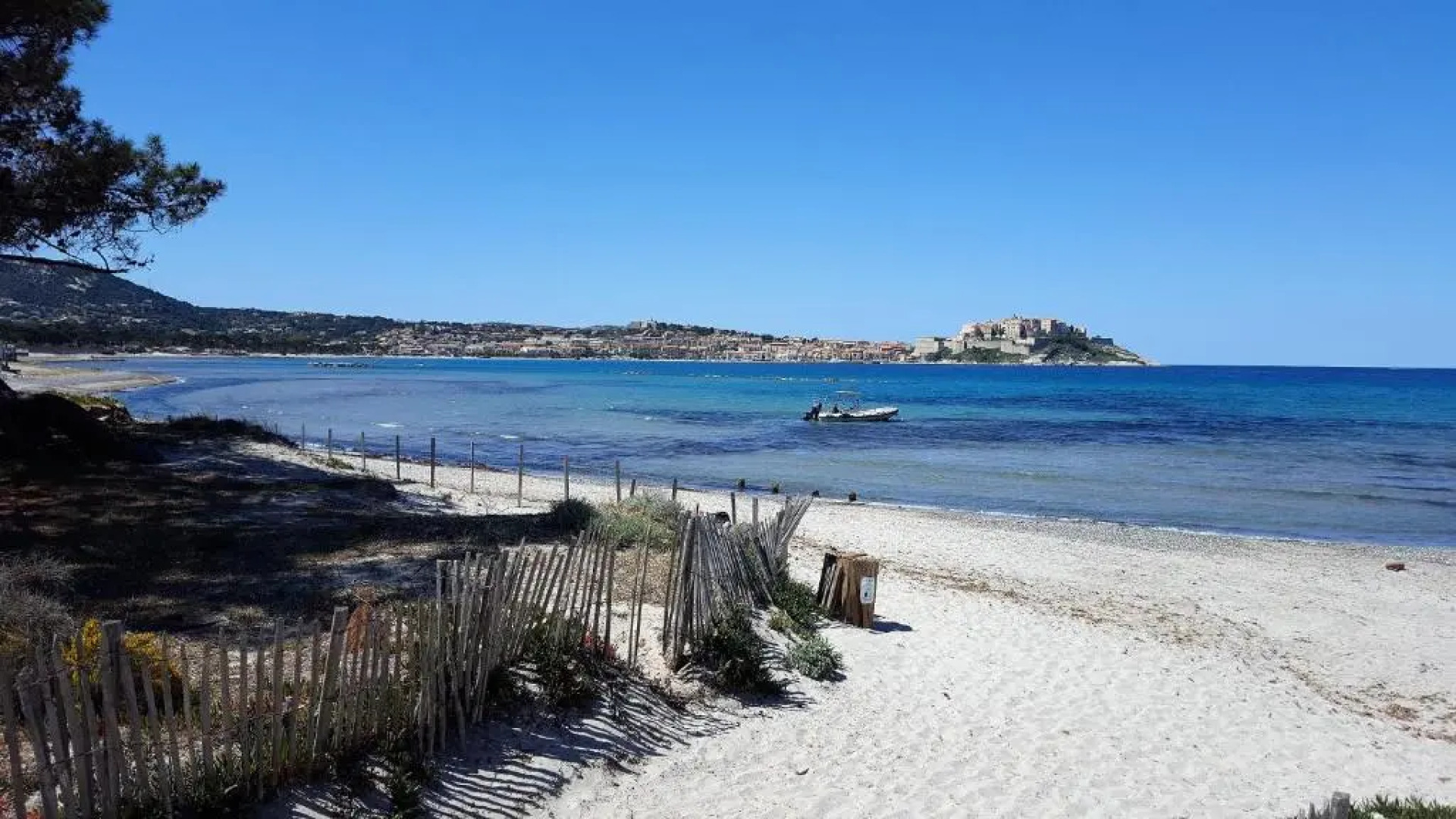 Aux pieds des montagnes