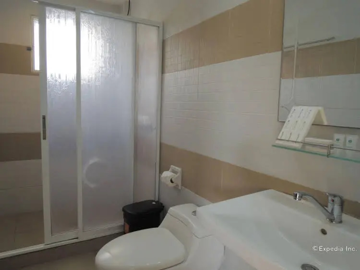 Papa Kit's Marina Resort