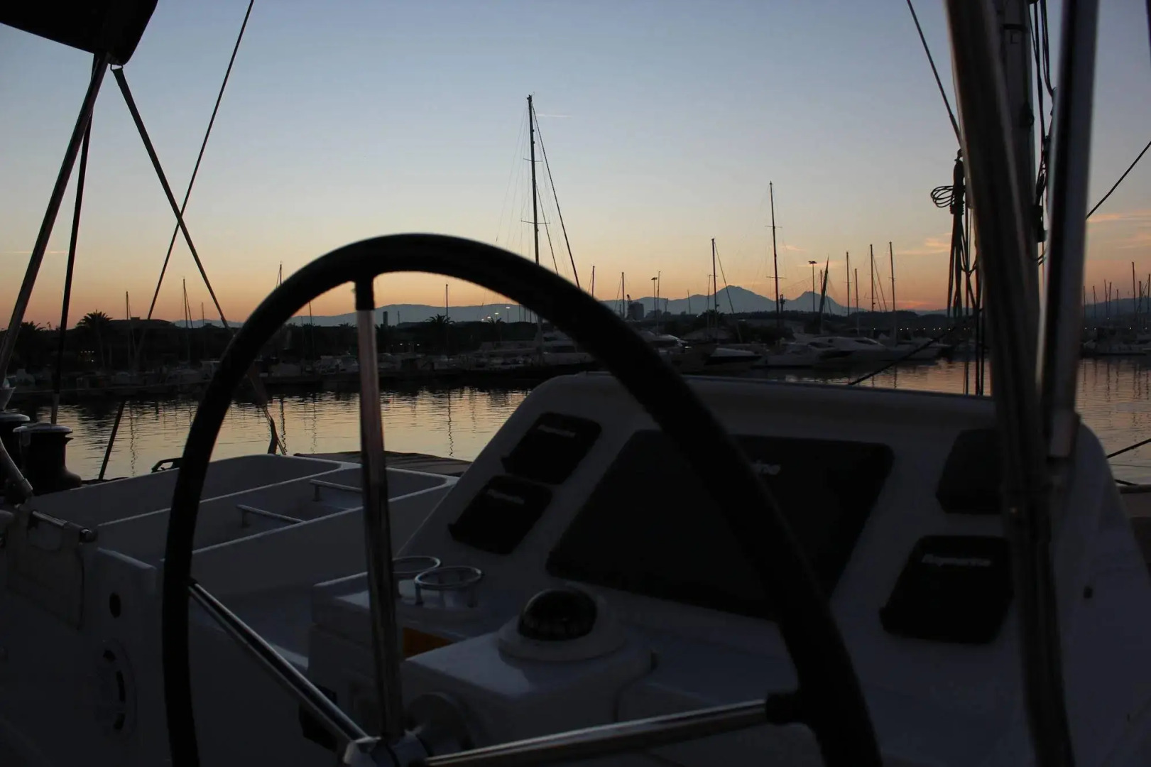 Catamarano Mauticat Boat & Breakfast