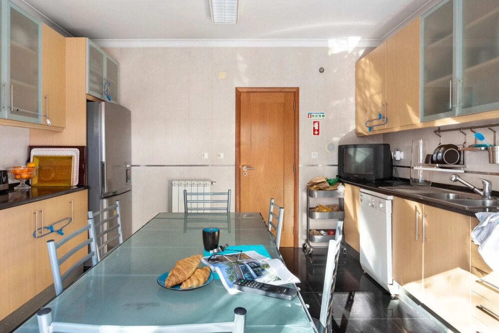 ALTIDO Stunning 4-BR house w/Private Yard in Estoril