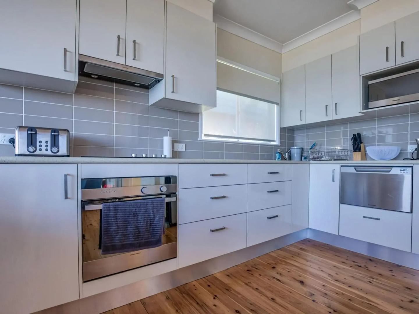 GRAND VIEW Gerroa 4pm checkout on Sundays