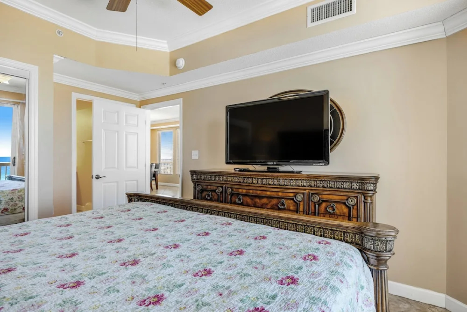 Corner Unit Right on the Sand, 2 Lagoon-style Pools, Spectacular Views