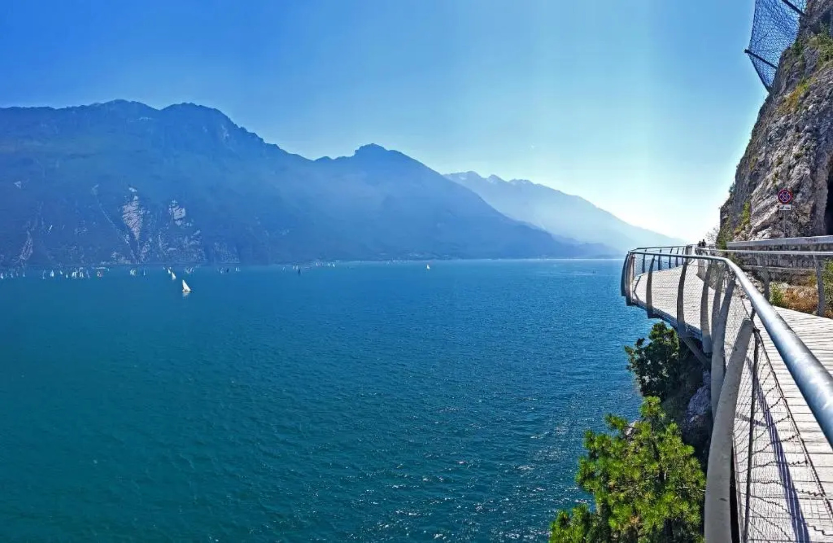 La Quiete 07 lake view Apartment by Gardadomusmea