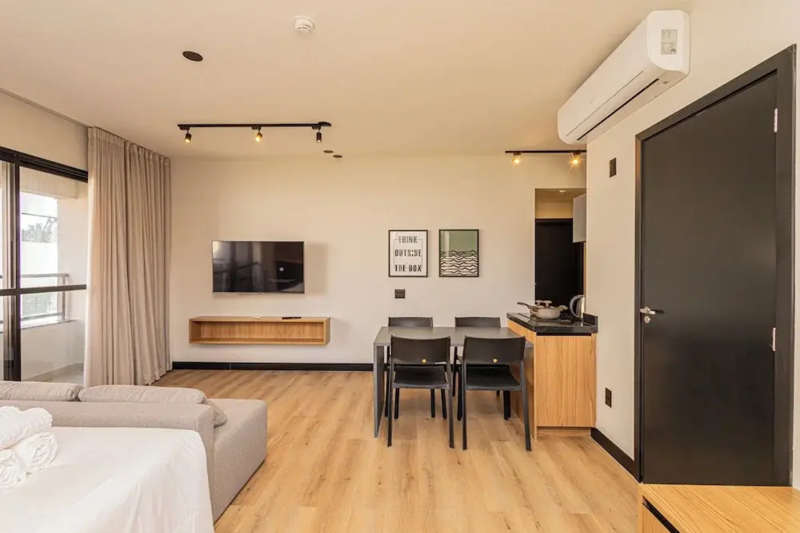 Sky Design Alphaville Housi by Anora