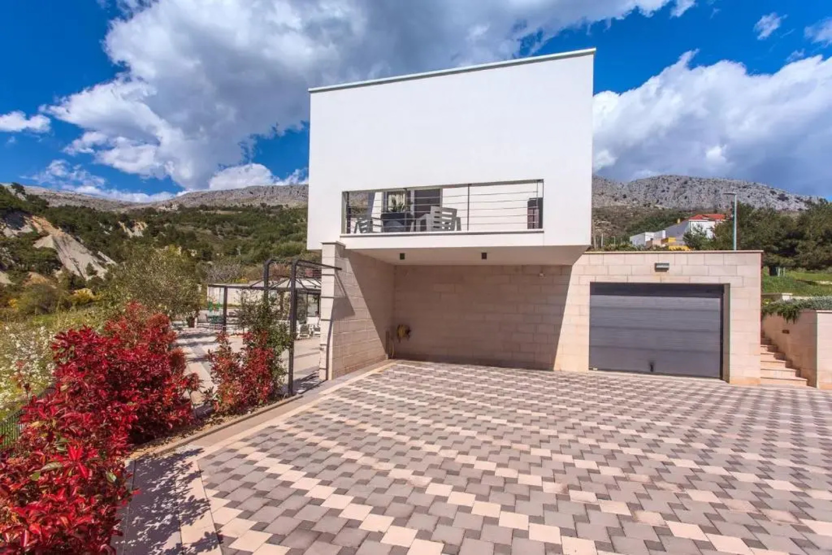 Luxury VILLA CECILIA with 4 en-suite bedrooms located 250m from the beach in Podstrana, max 8 people