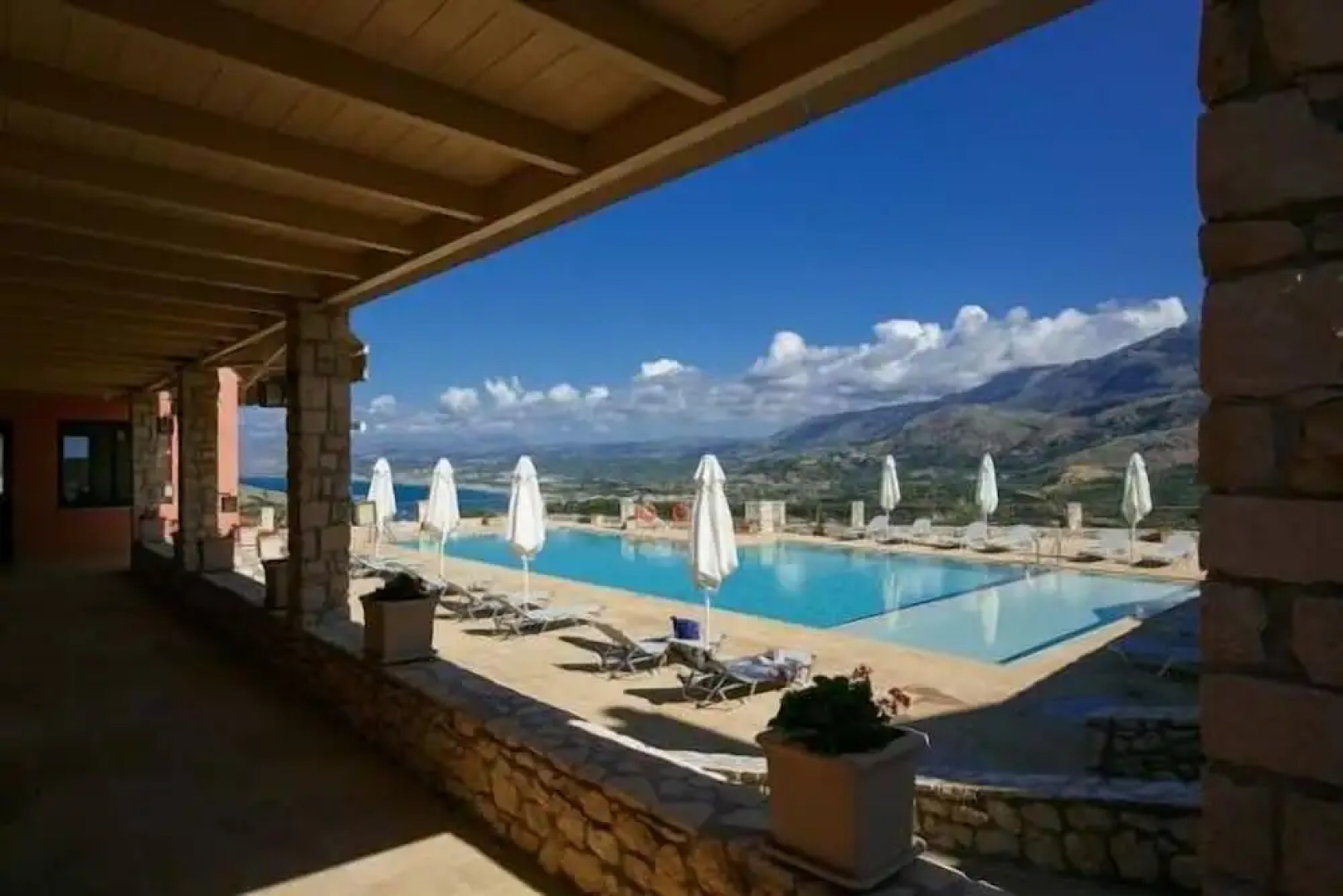 Angelica-Sea & Mountain View at a Sunny Retreat