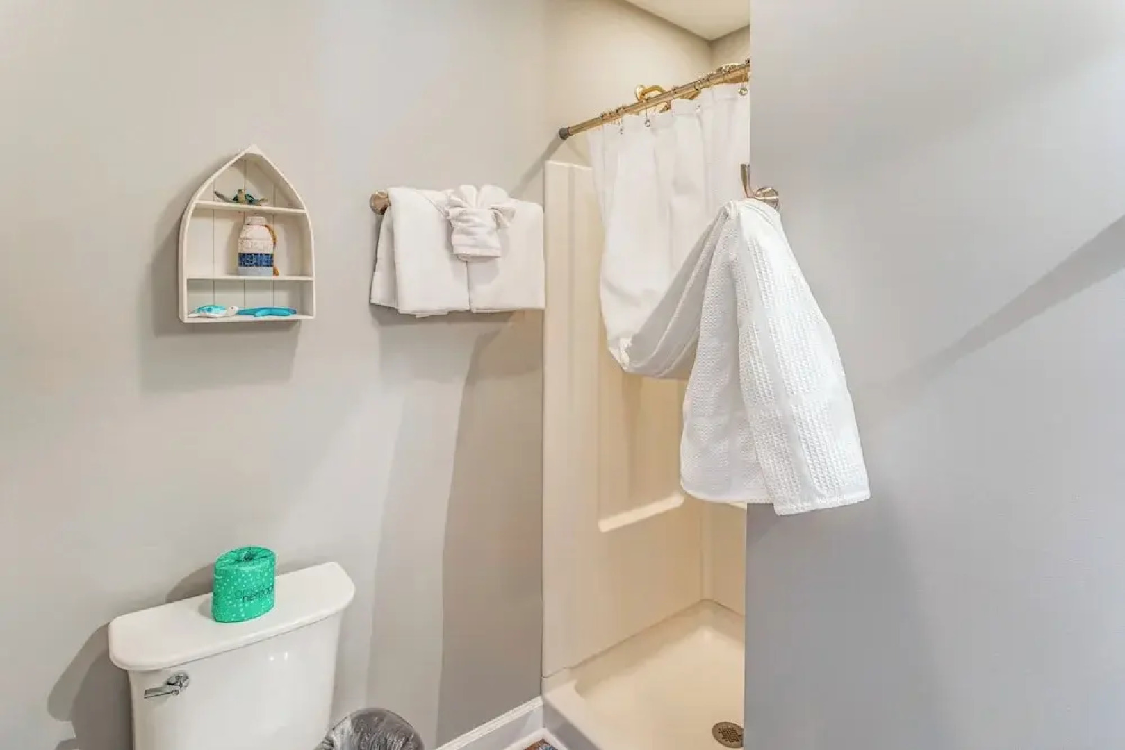 Little River Cottage with Deck