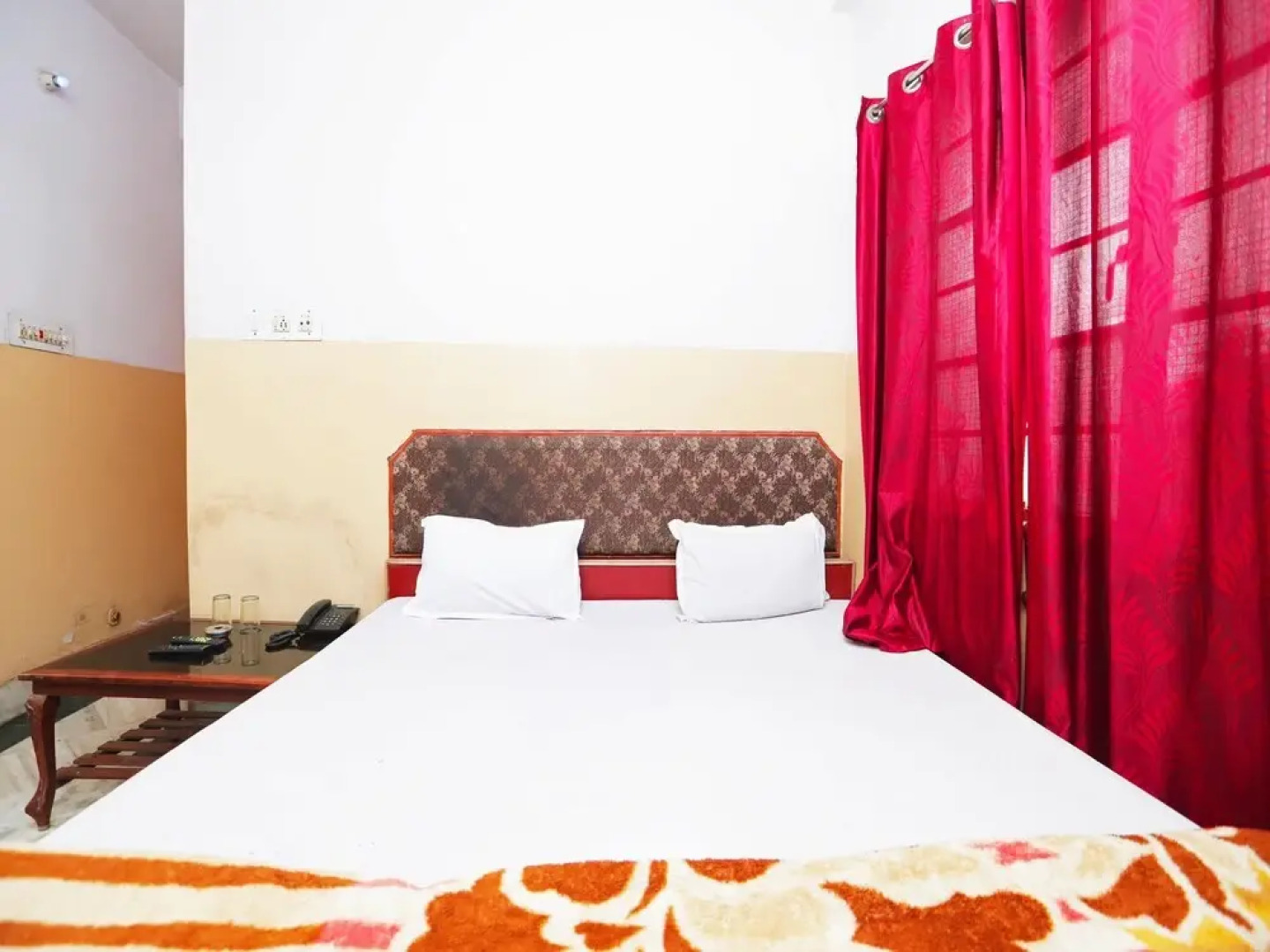 SPOT ON 45472 Hotel Savitri