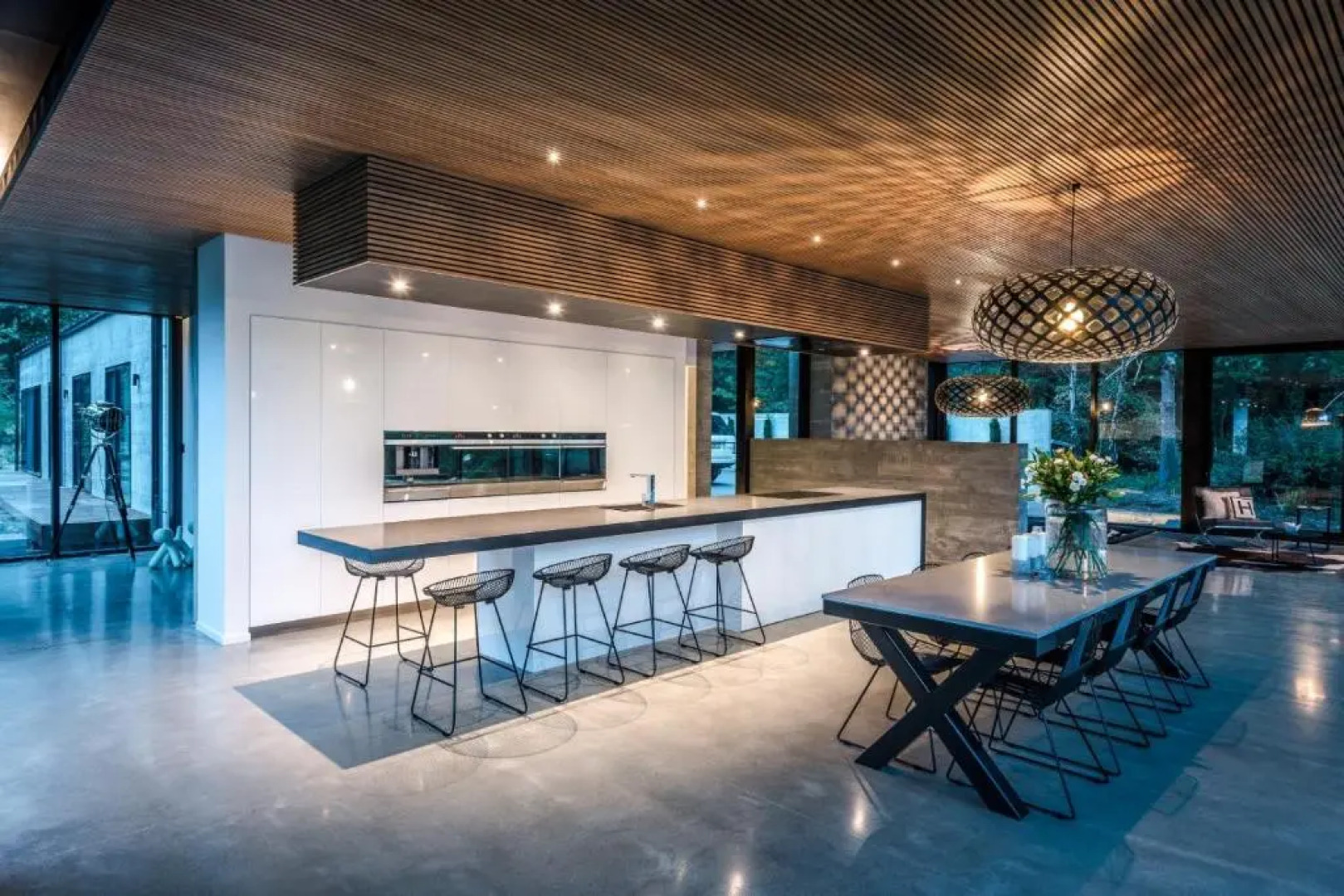 Bridle Path Retreat - Modern Private Luxury