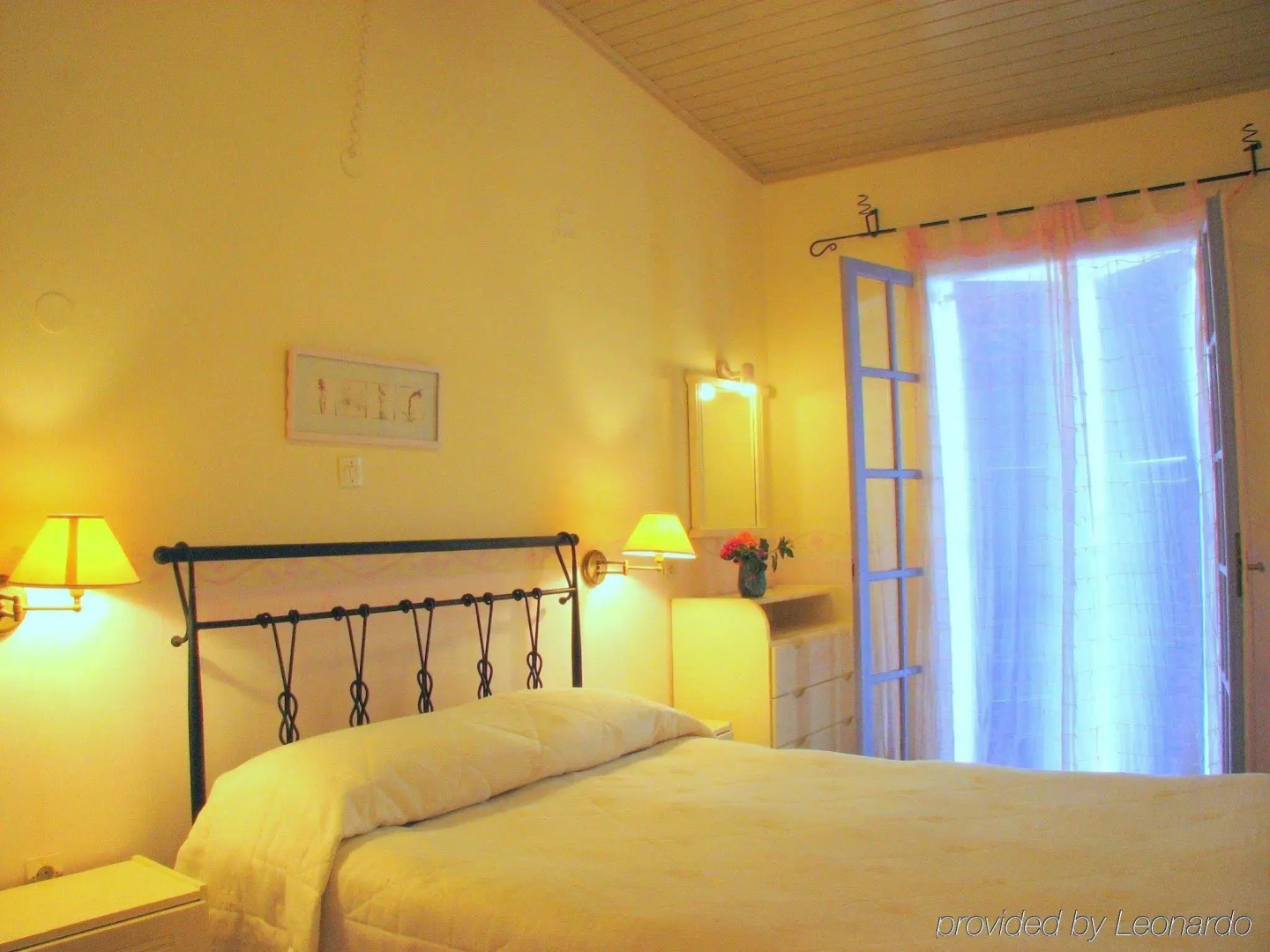 Simatos Apartments and Studios