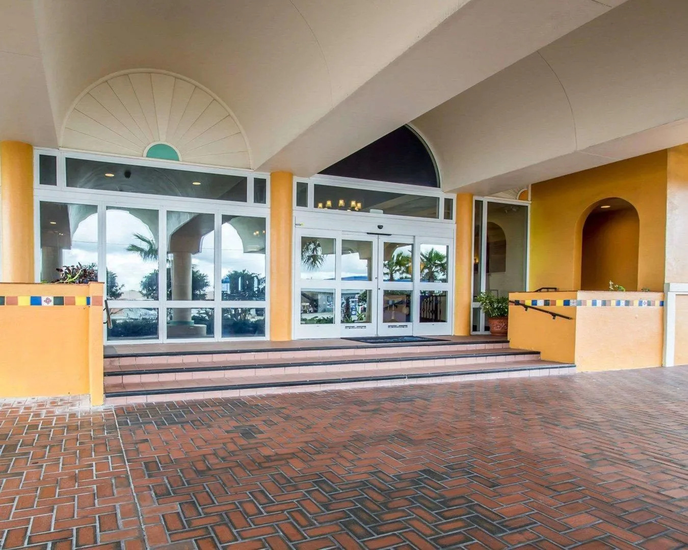 Casa Del Mar Beach Resort