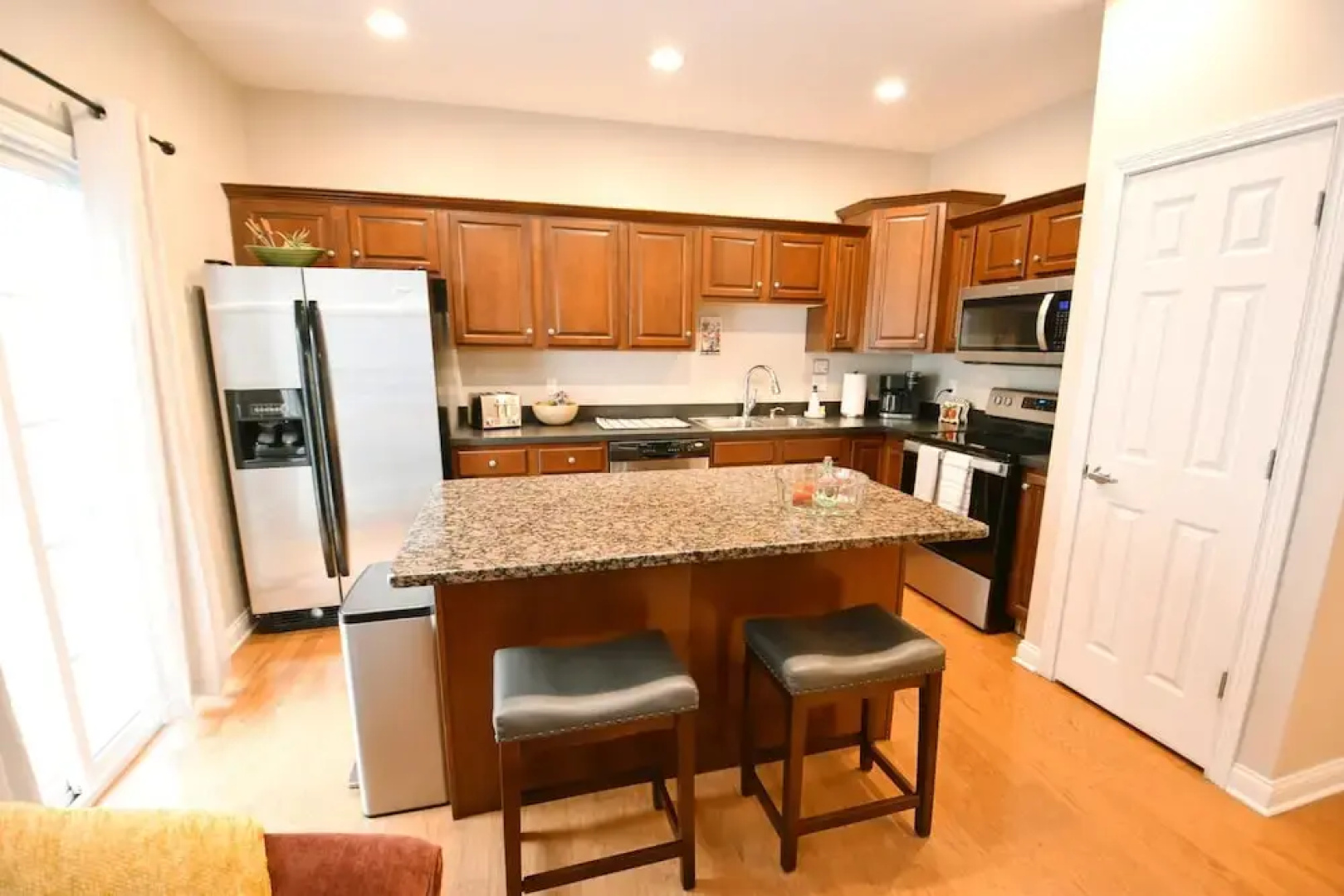 Walk to Notre Dame Spacious 3BR Townhome w Garage Family-friendly Amenities 123p