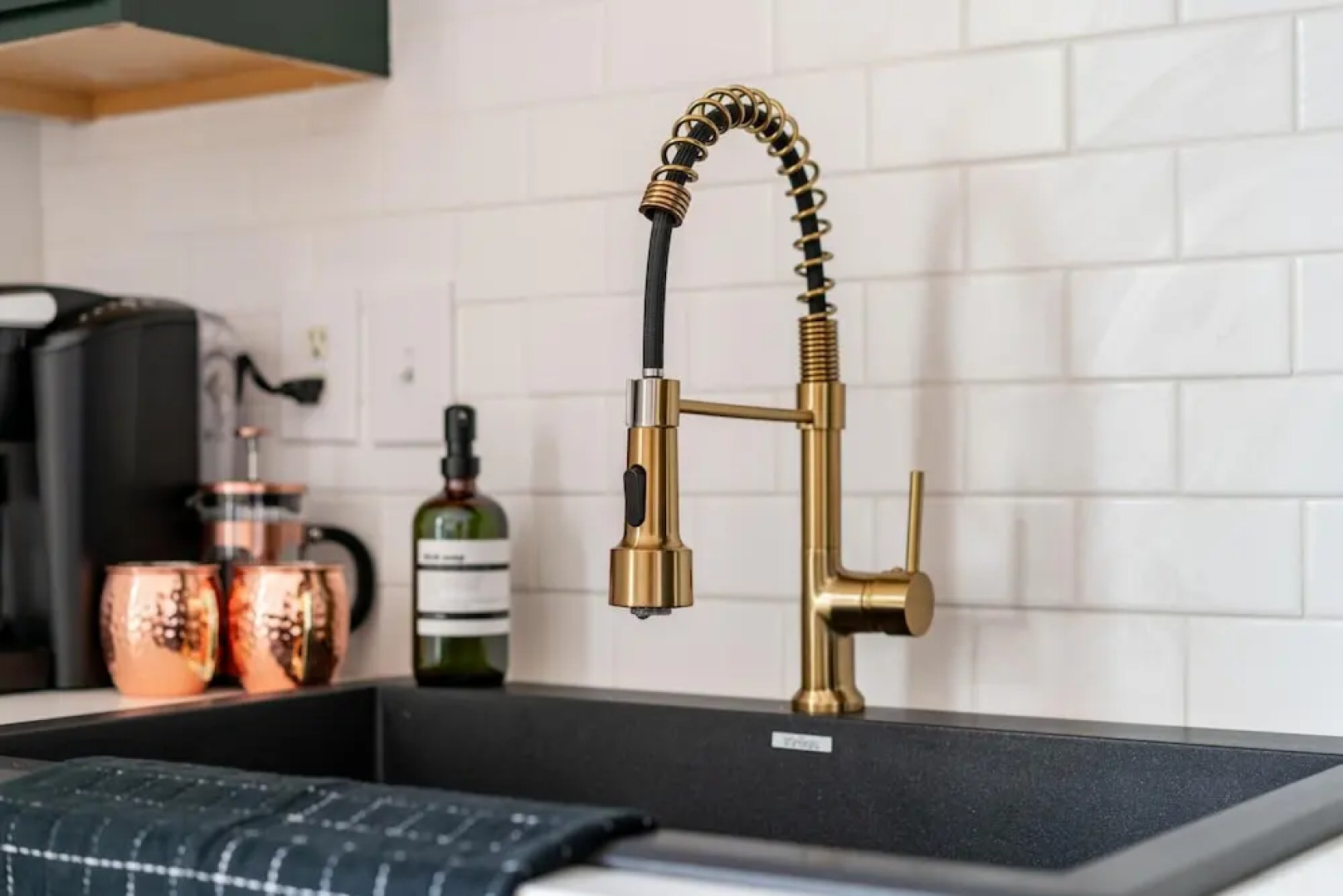 NEW Luxe Pet Friendly Free Parking Downtown