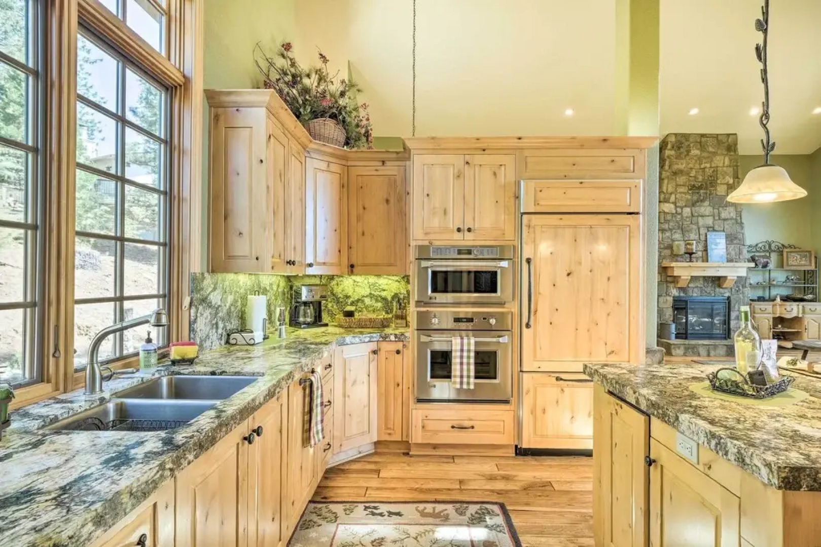 Groveland Lake House w/ Hot Tub & Water Views