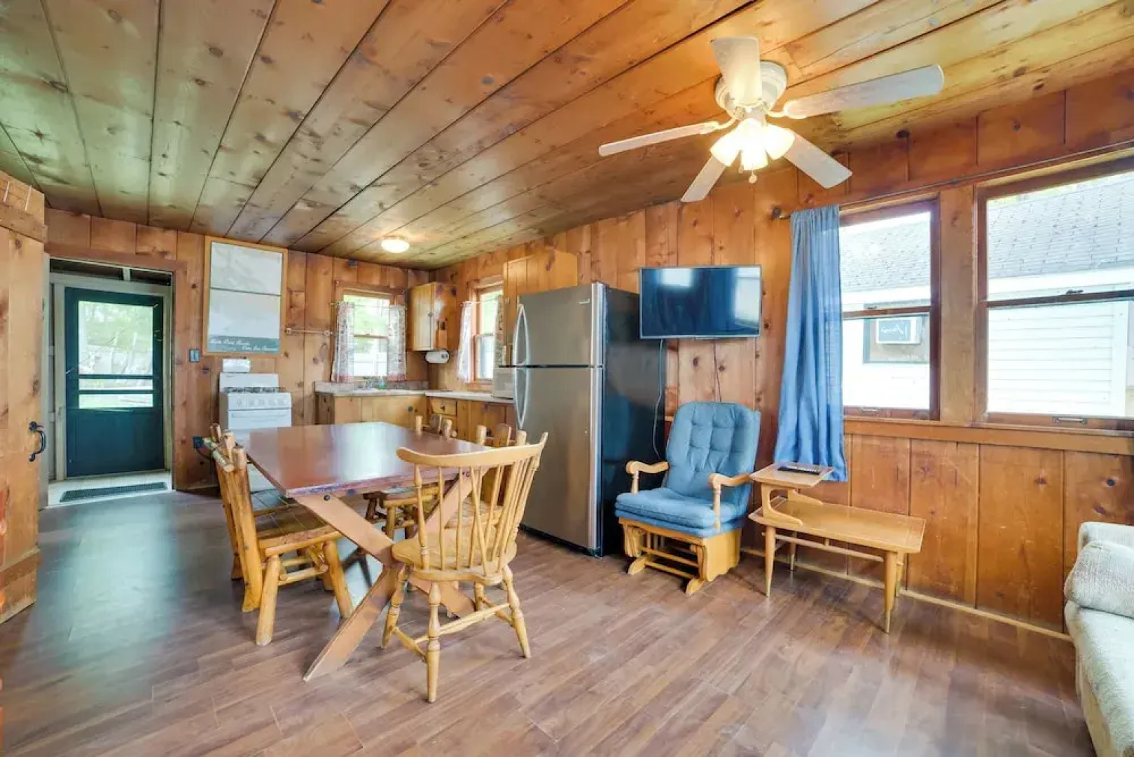 On Lake Huron: Pet-friendly Cabin in Cedarville!