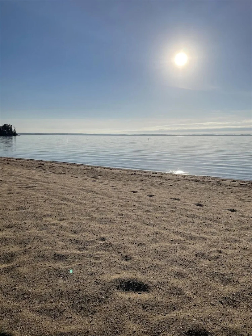 Mary's Lakeview - Limit 10 4 Bedroom Home by RedAwning