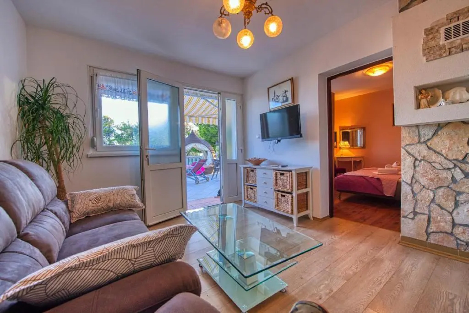 Poolicluded Holiday House Halic