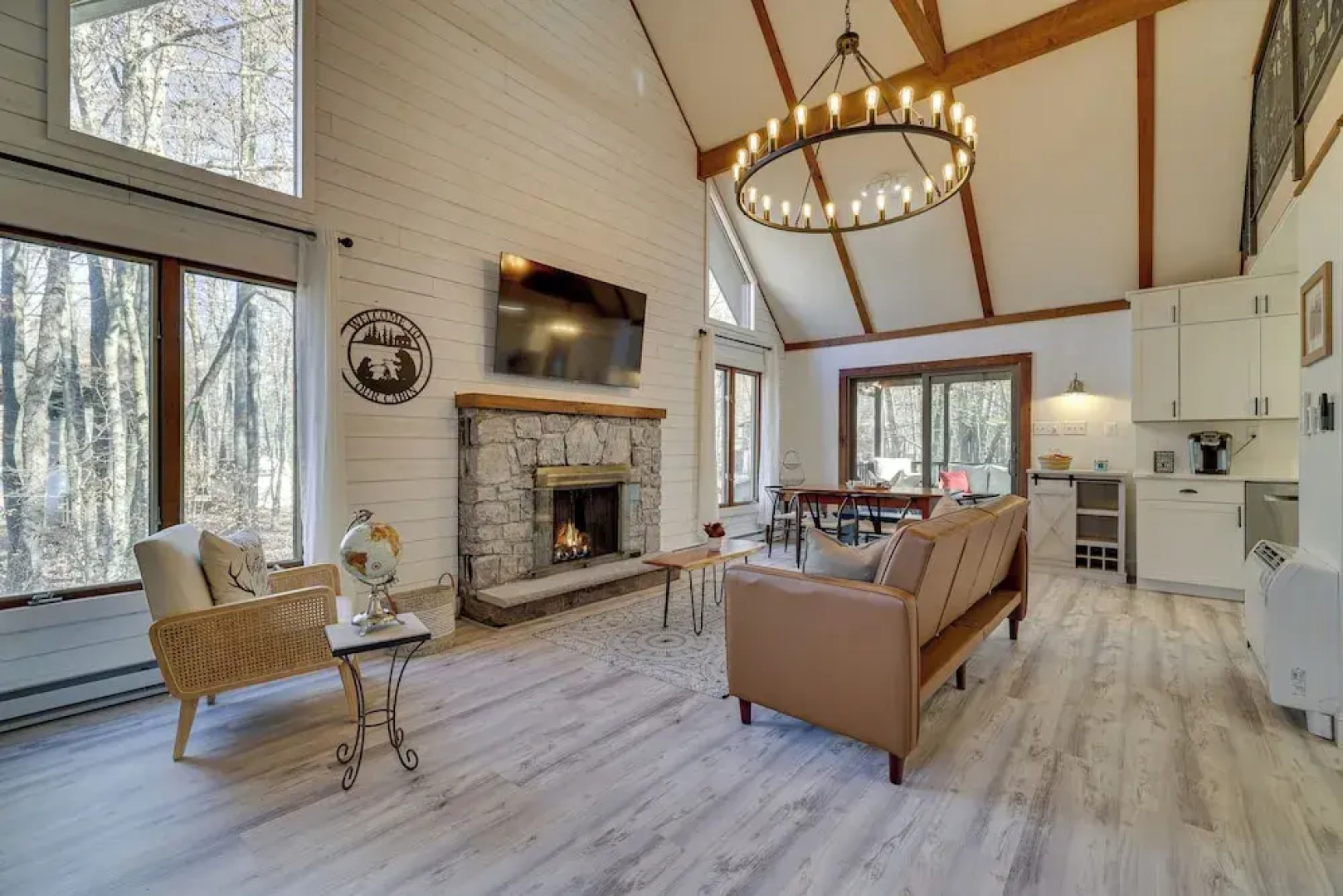 Peaceful Pocono Lake Cabin: Walk to Pine Lake!