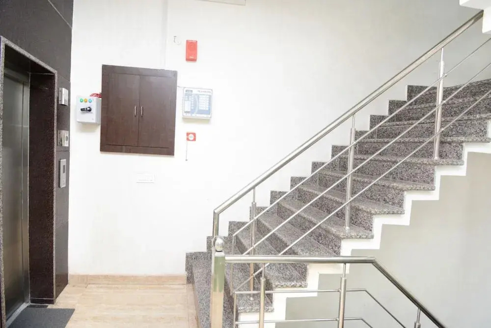 OYO 28282 Hotel J J Crown