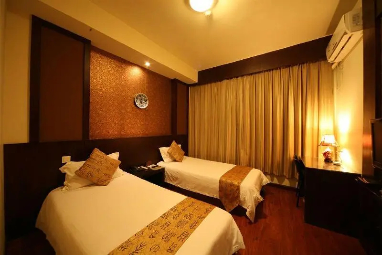 Baolong Homelike Shanghai Railway Station Branch