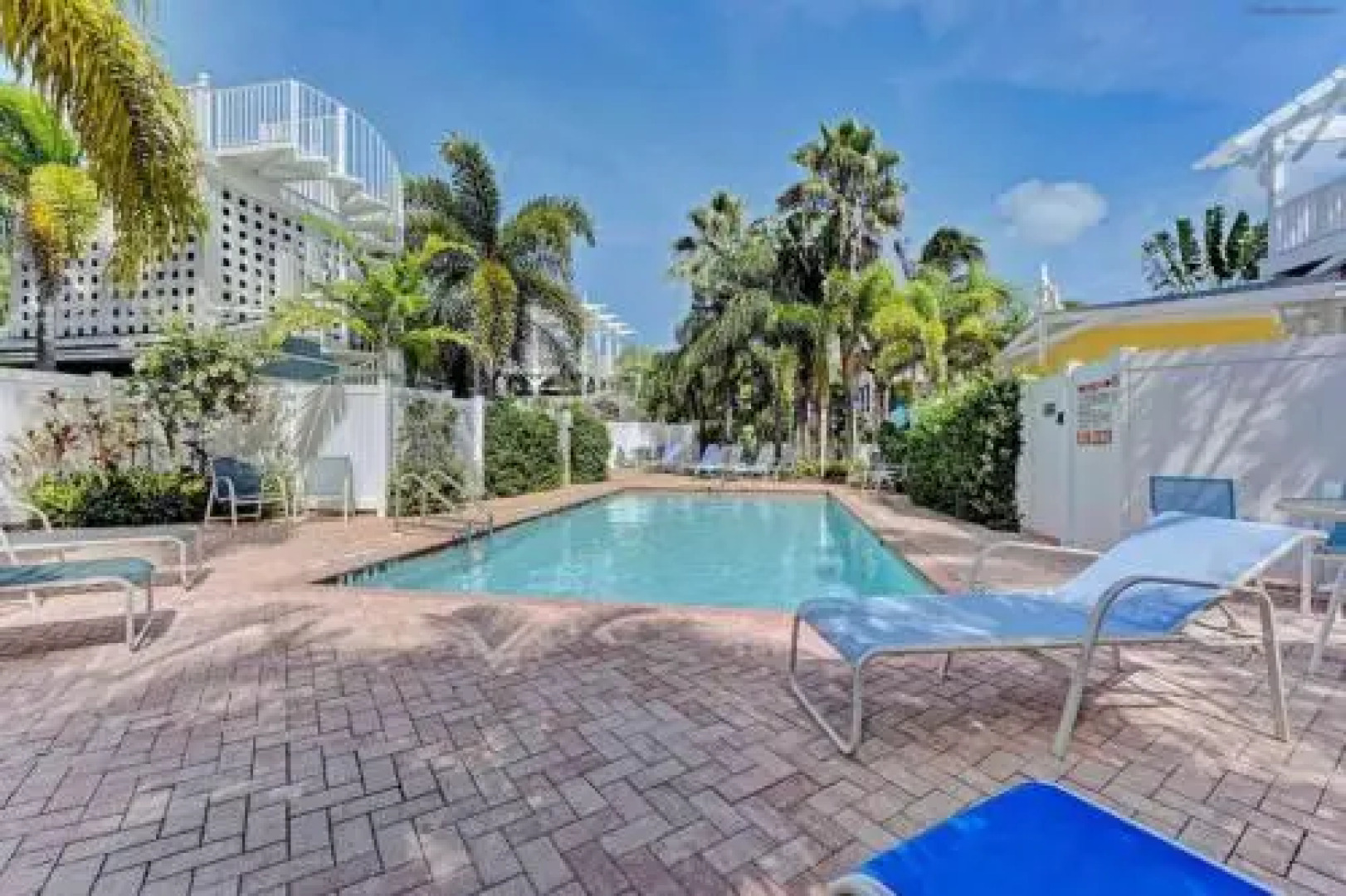 Palm Isle 3201 by RedAwning