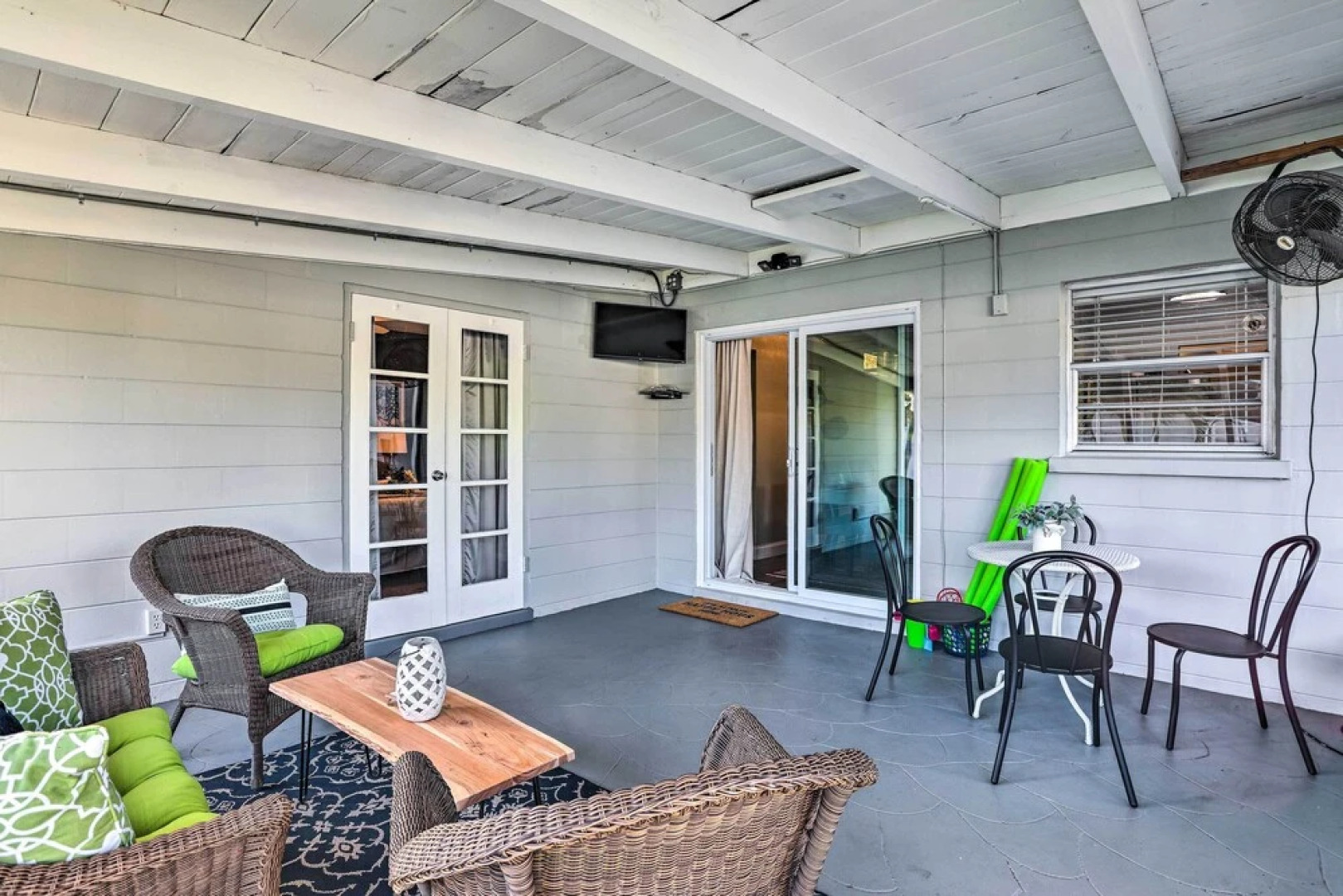 Remodeled St Petersburg Retreat w/ Hot Tub!