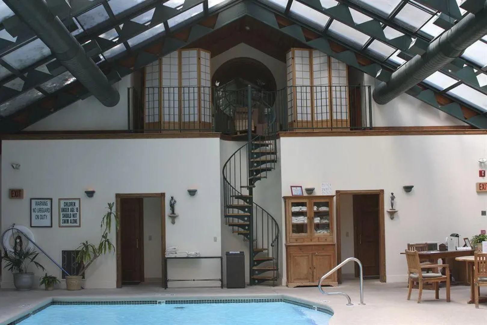 Chateau Merrimack Resort & Spa