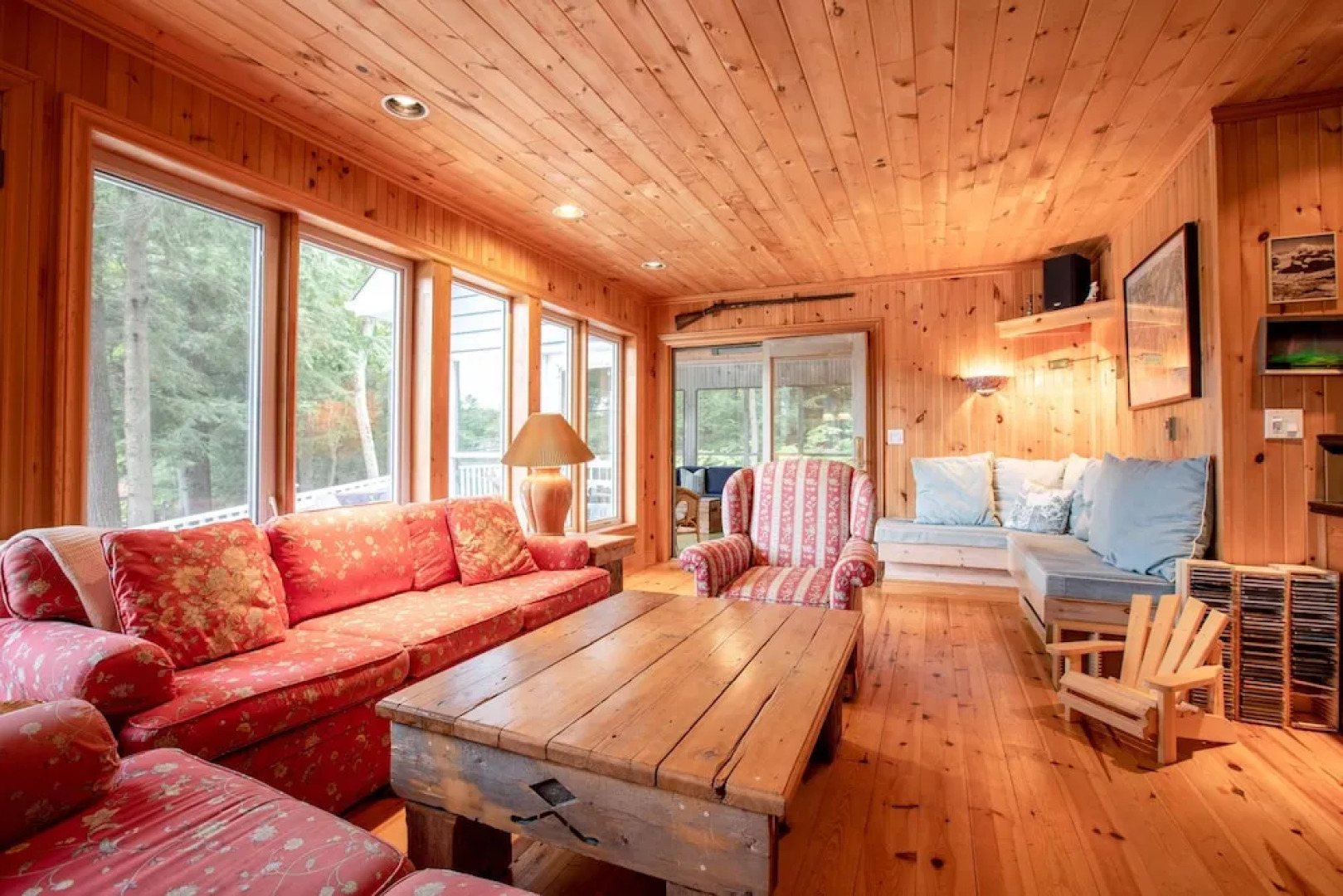 Wildflower Cottage A Fantastic boat access family cottage with a spectacular 500' of waterfront!