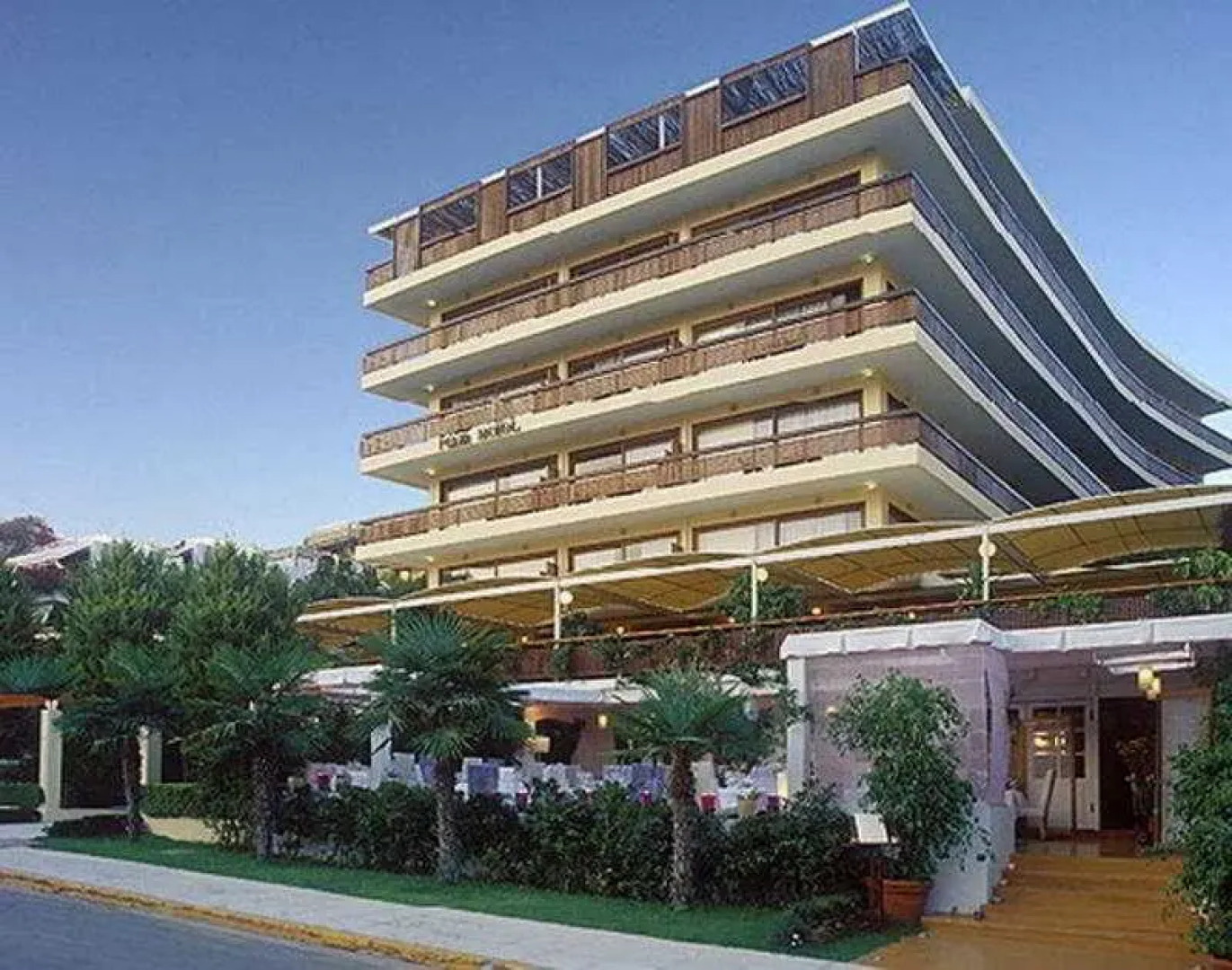 Plaza Vouliagmeni Strand Hotel