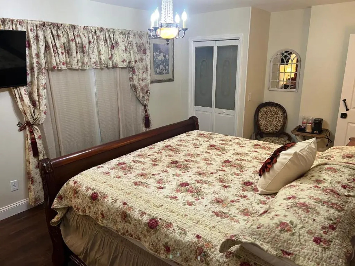 Holland Farmhouse Inn B & B