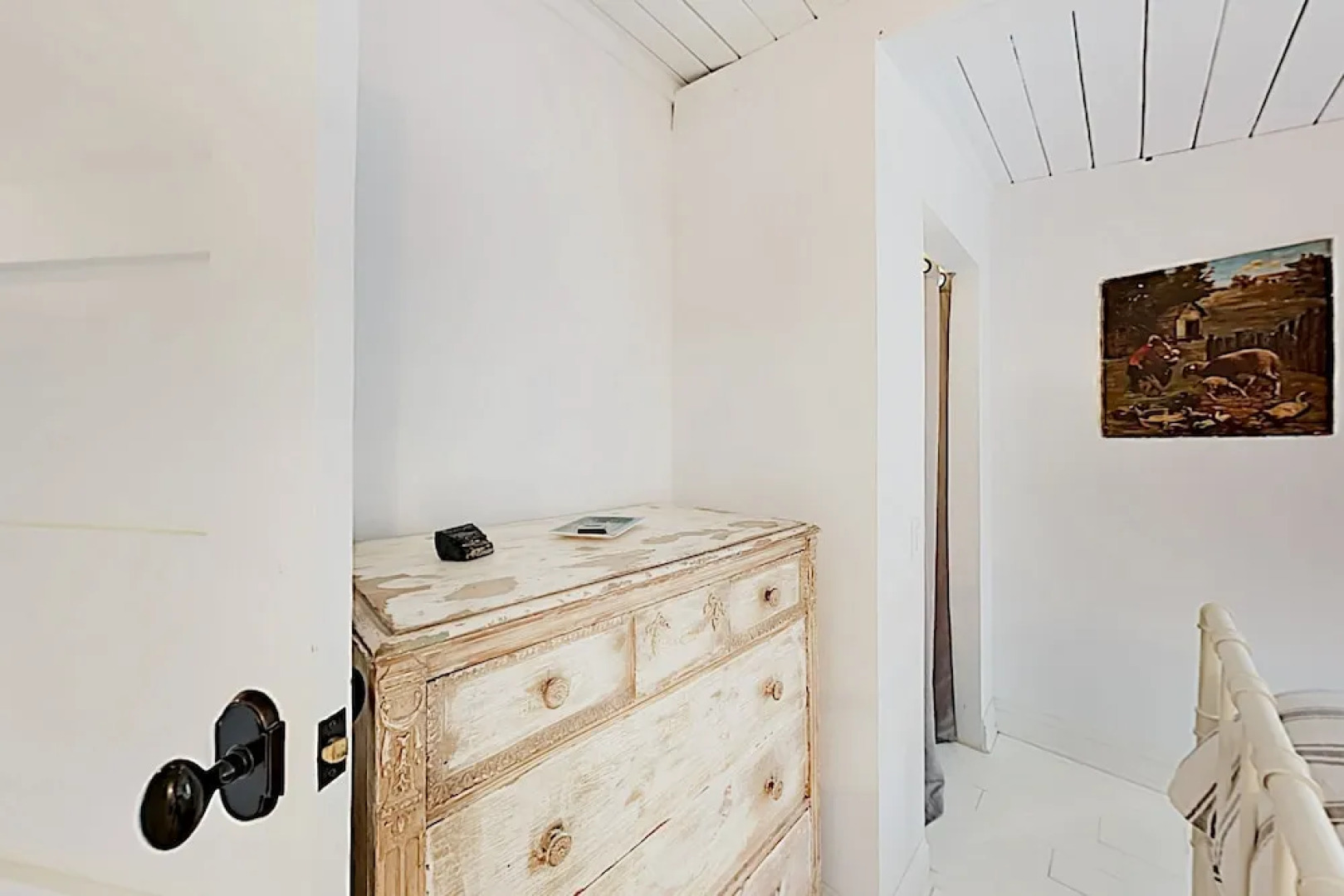 Private Cottage on Vineyard W/ Loft & Hill Views Cottage