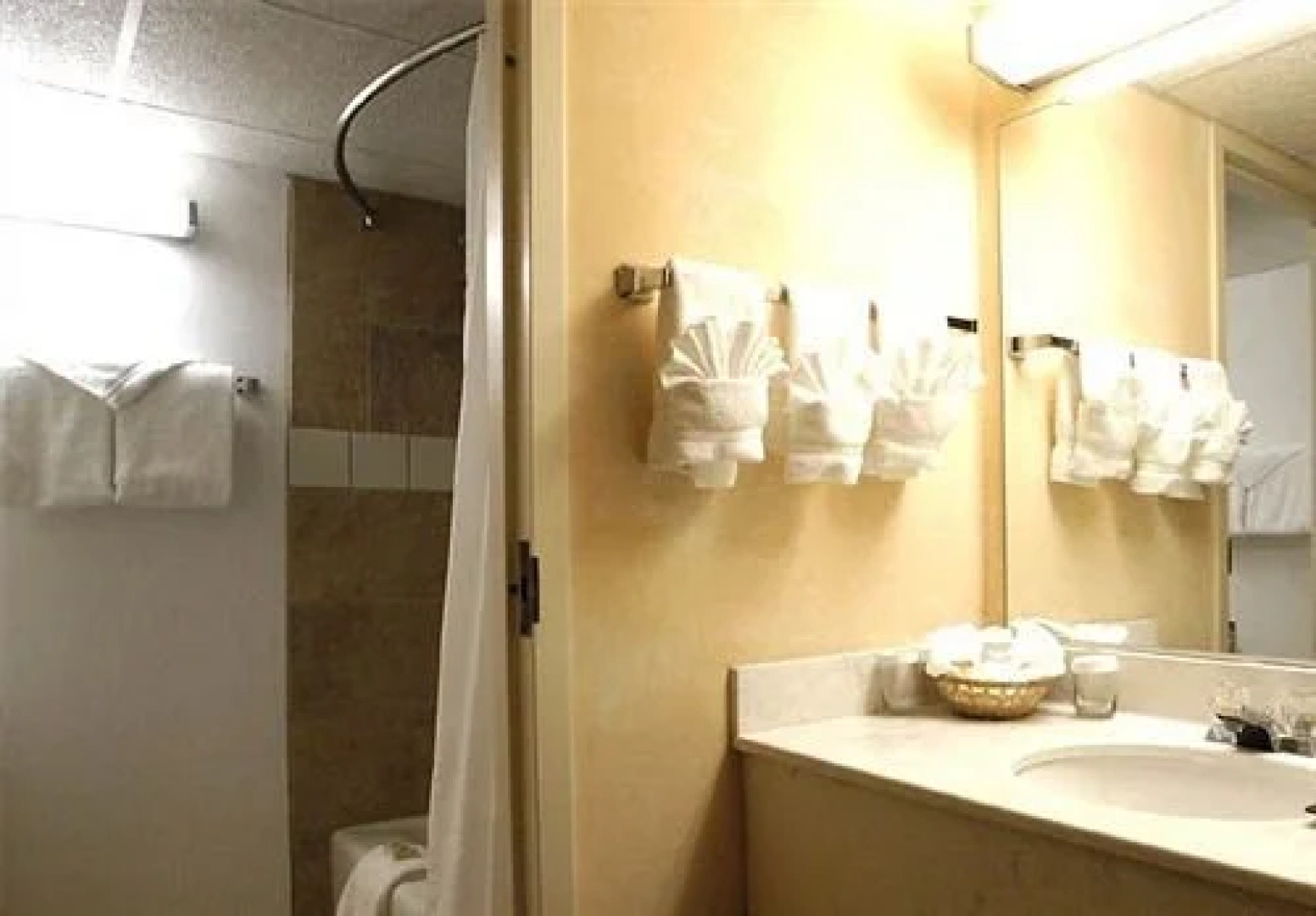 Boulder Outlook Hotel & Suites