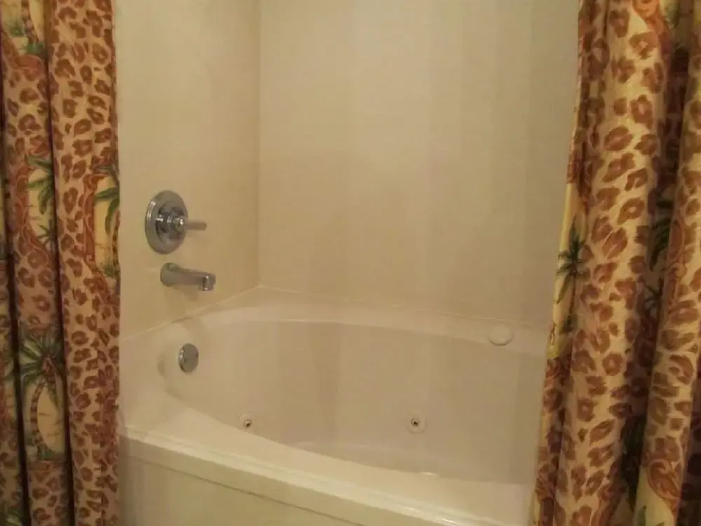 Beach Club Bristol 201 3 Bedroom Condo by RedAwning