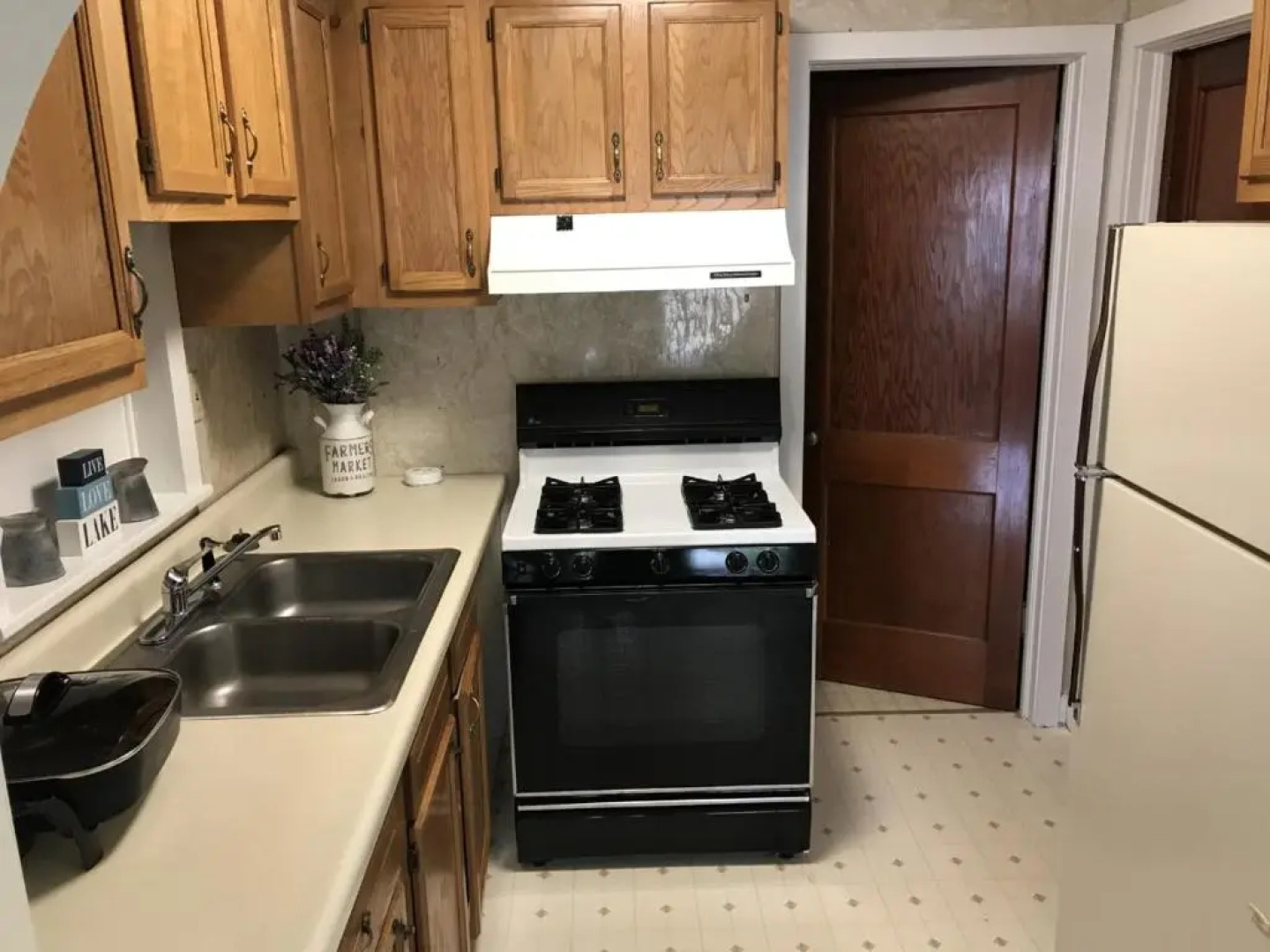 Lake Vacation Home 4 bedrooms 3 baths boat dock slip on the Lake