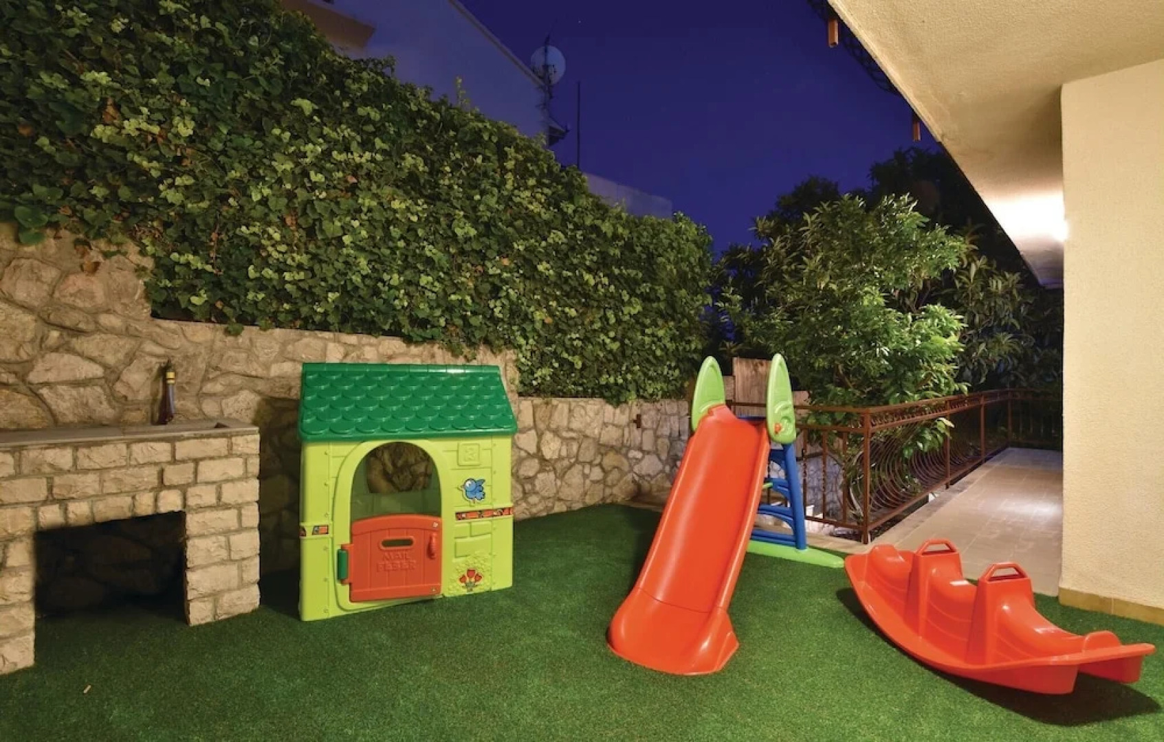 Stunning Home in Okrug Gornji With Jacuzzi, Wifi and 6 Bedrooms