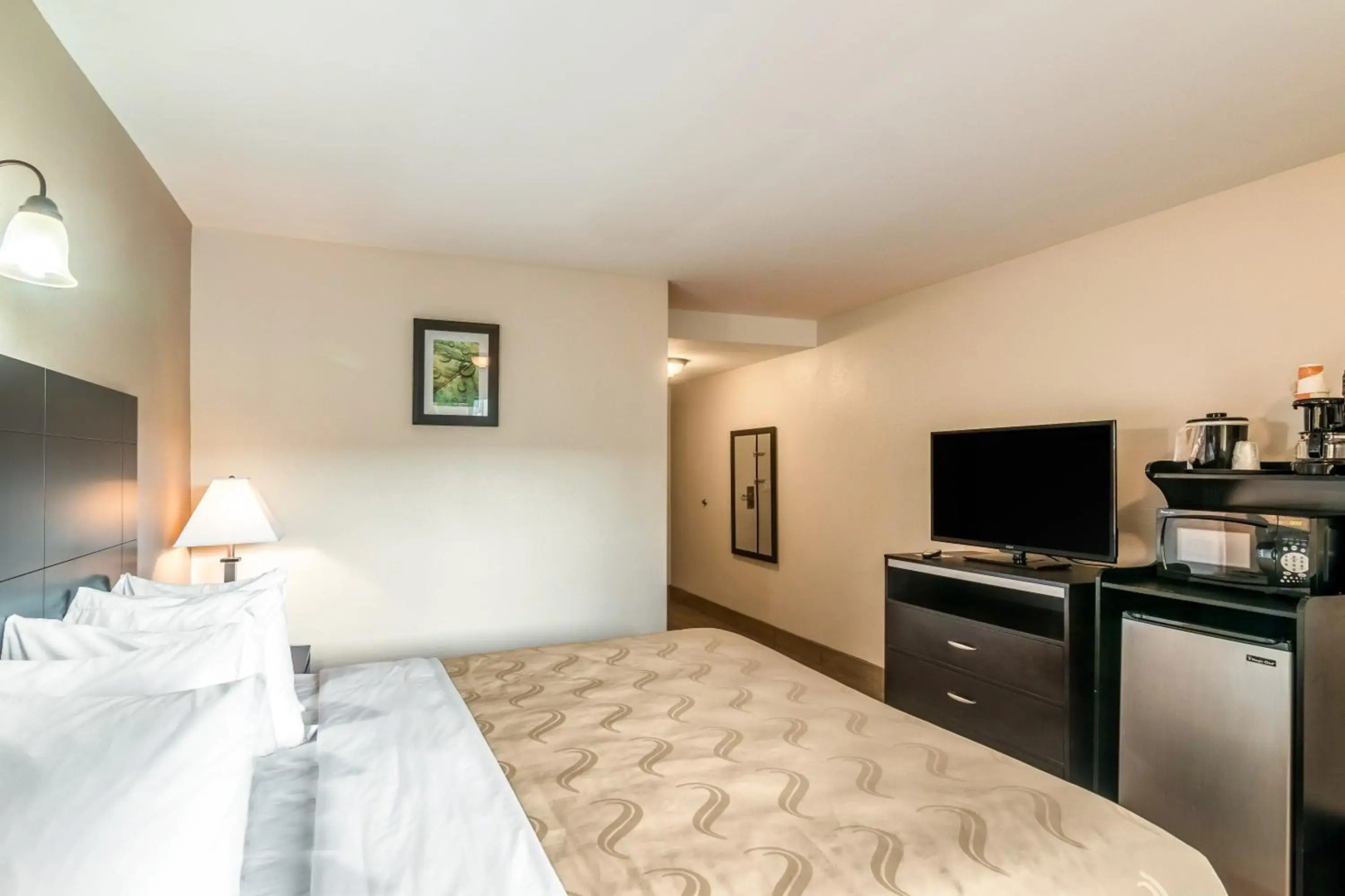 Quality Inn & Suites near Downtown Bakersfield