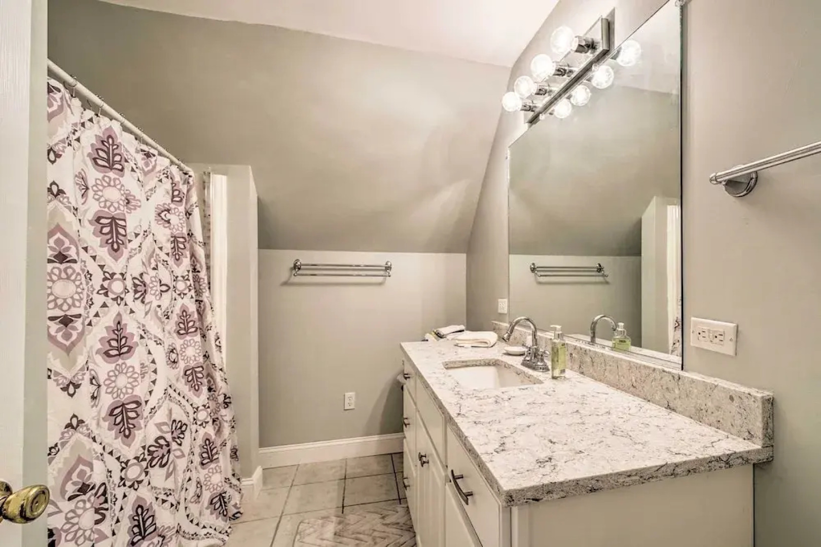 Updated Family Getaway: Walk to Sea Haven Beach!