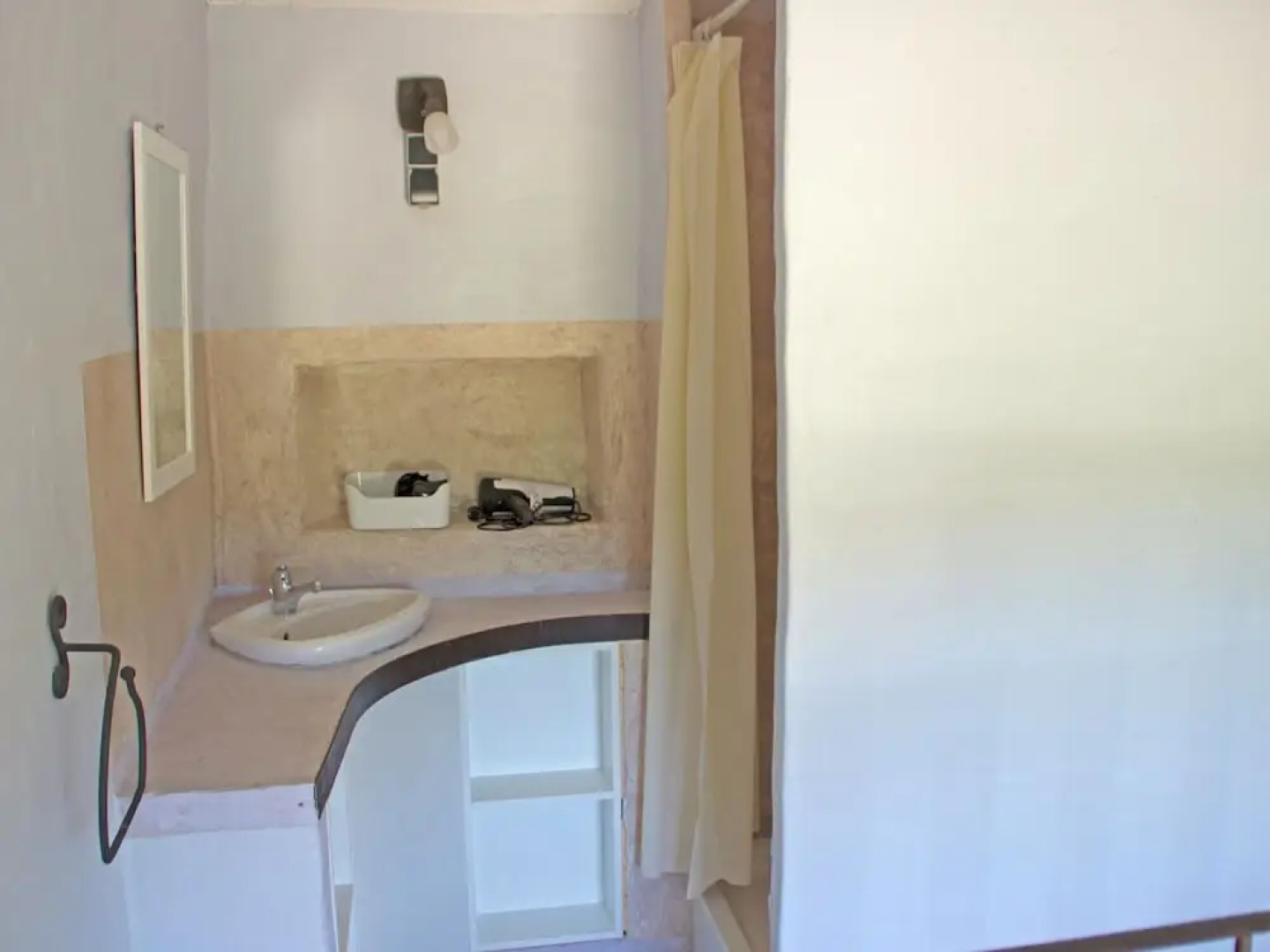 Splendid Holiday Home in Apt With Private Garden