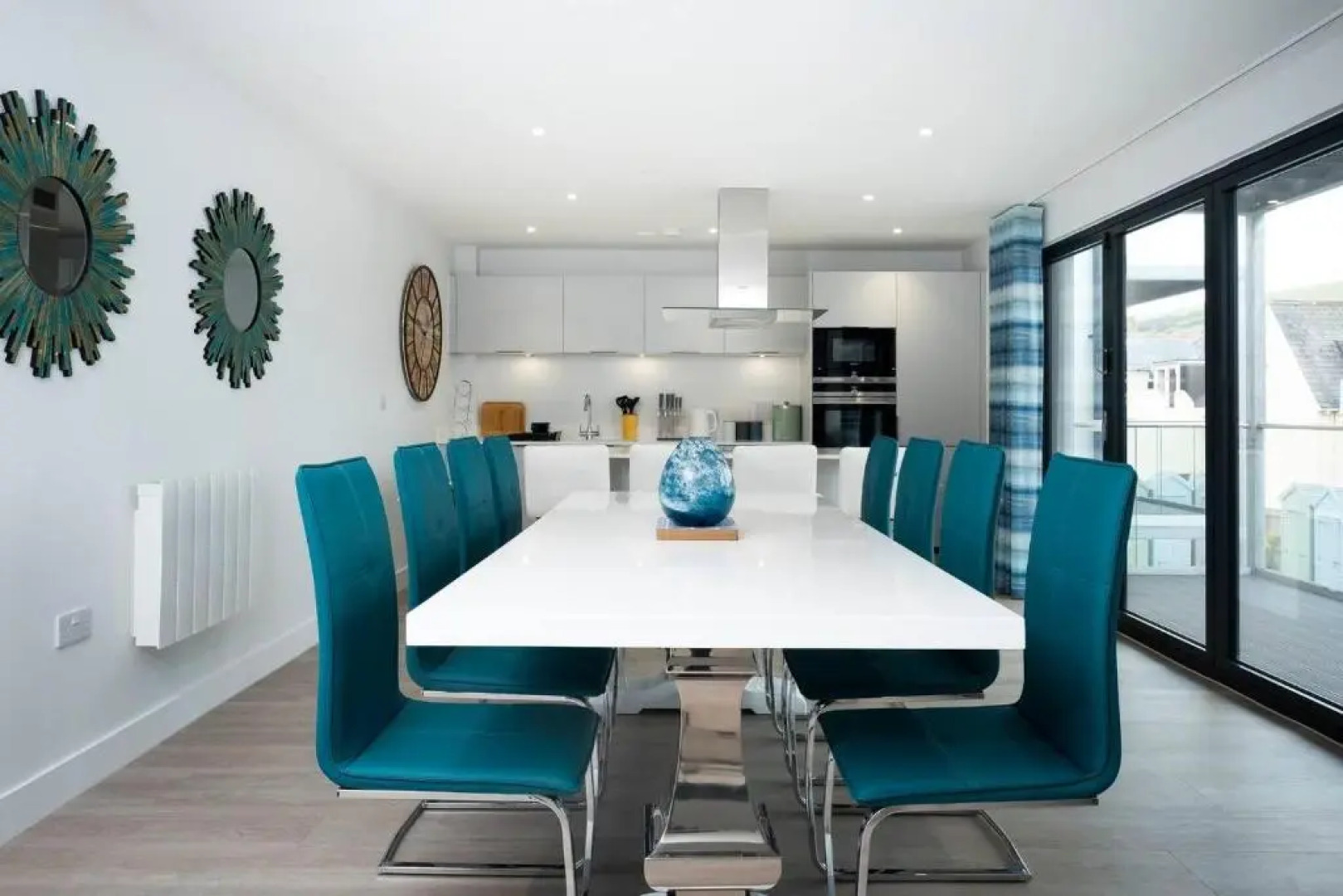 4br-8guests-balcony-beachview-pool-pets