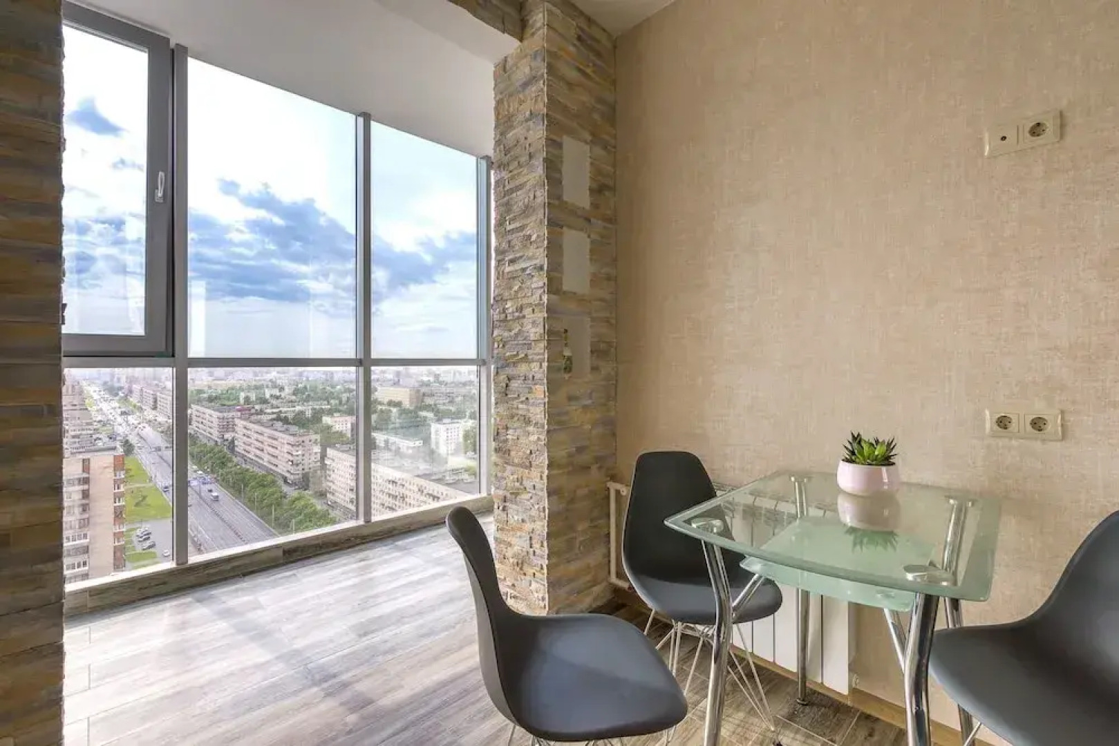 Апартаменты с видом на Ленинский проспект