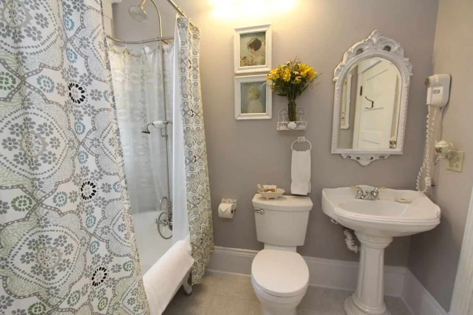 Kelley & Young Wine Garden Inn